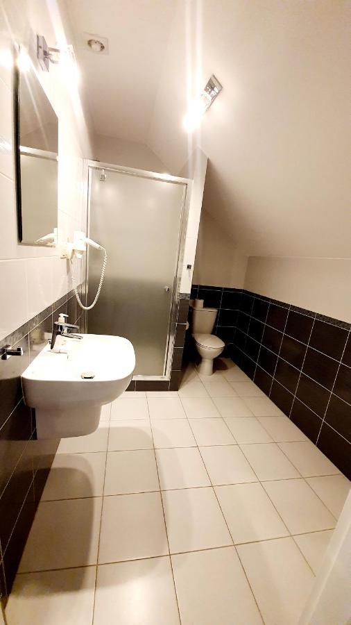 Chambre Triple avec Salle de Bains Privative Séparée