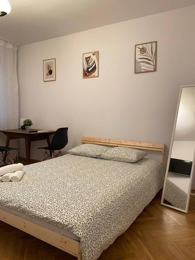Double Room,1399454411:JPEG
