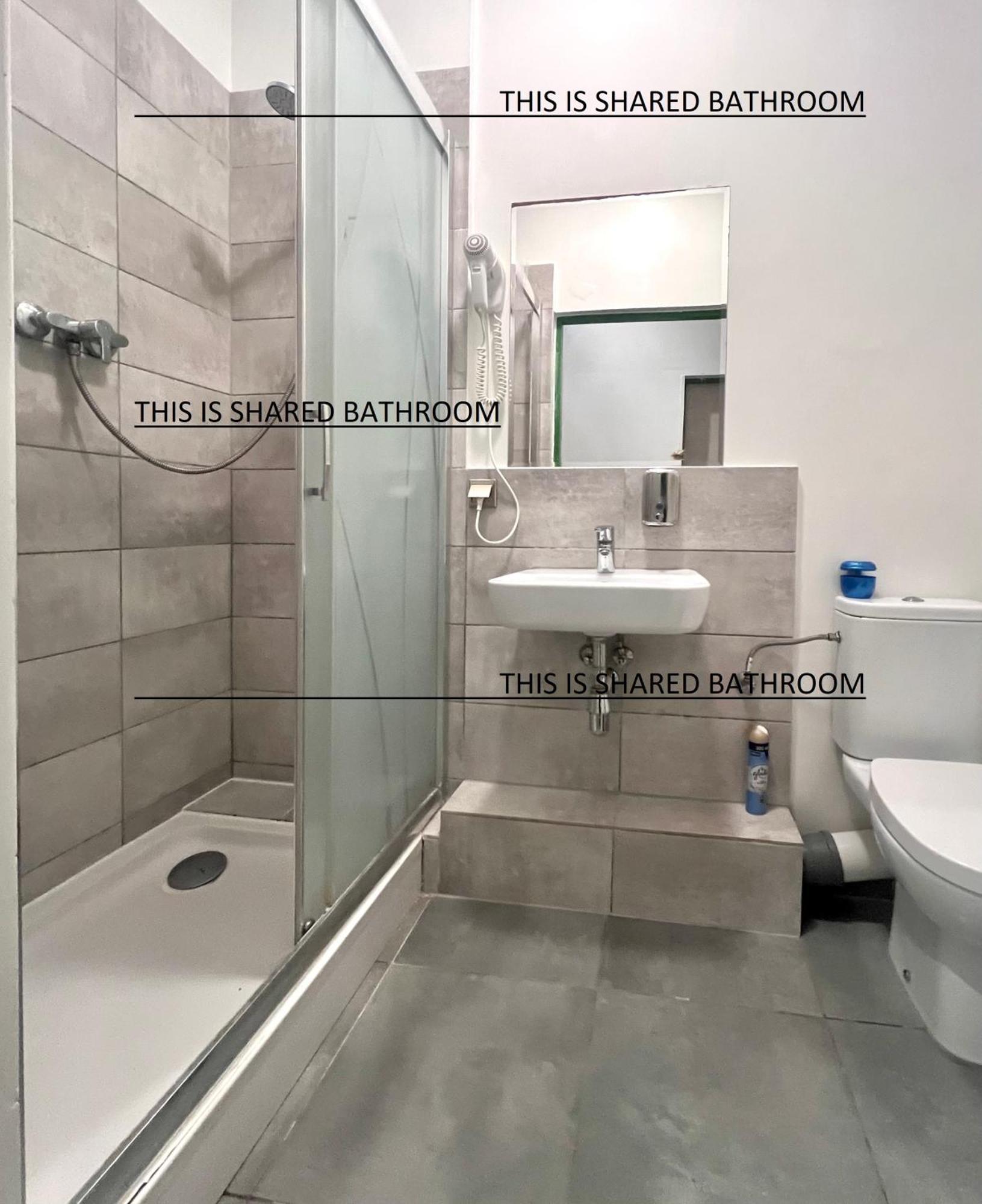Chambre Quadruple avec Salle de Bains Commune
