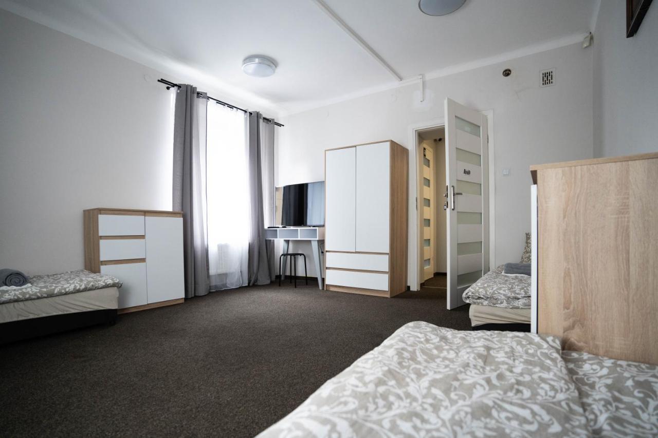 Chambre Triple avec Toilettes Communes